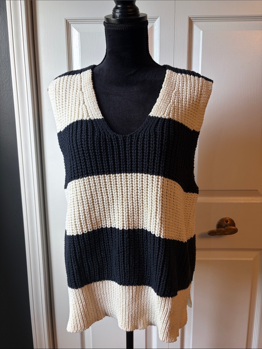 Zara Chunky Knit V‑Neck Sleeveless Sweater Vest